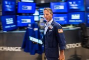 梦见游泳尾盘：美股小幅上扬 标普指数上涨约0.3%