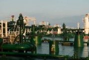 梦见游泳国际油价周二收高 地缘政治担忧与美元走弱双重支撑